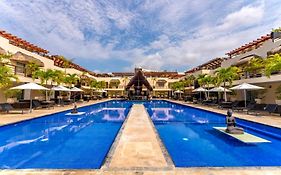 Departamento En Aldea Thai Con Terraza, Vista Al Mar Y Alberca Privada, Para 8 Personas